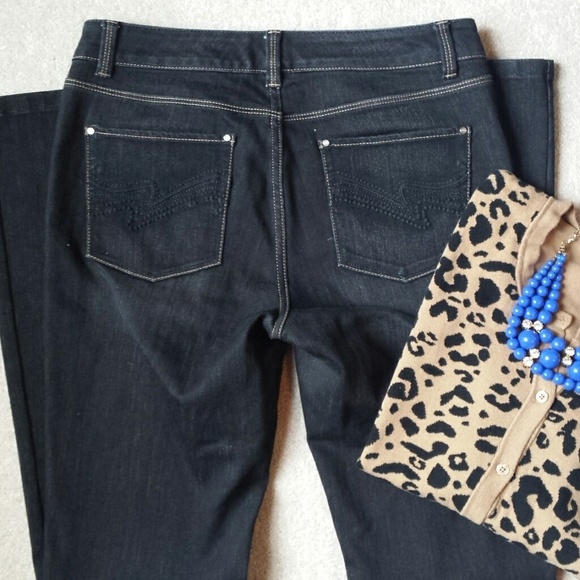 *WHBM Blanc Boot Leg Jeans* - Picture 2 of 5